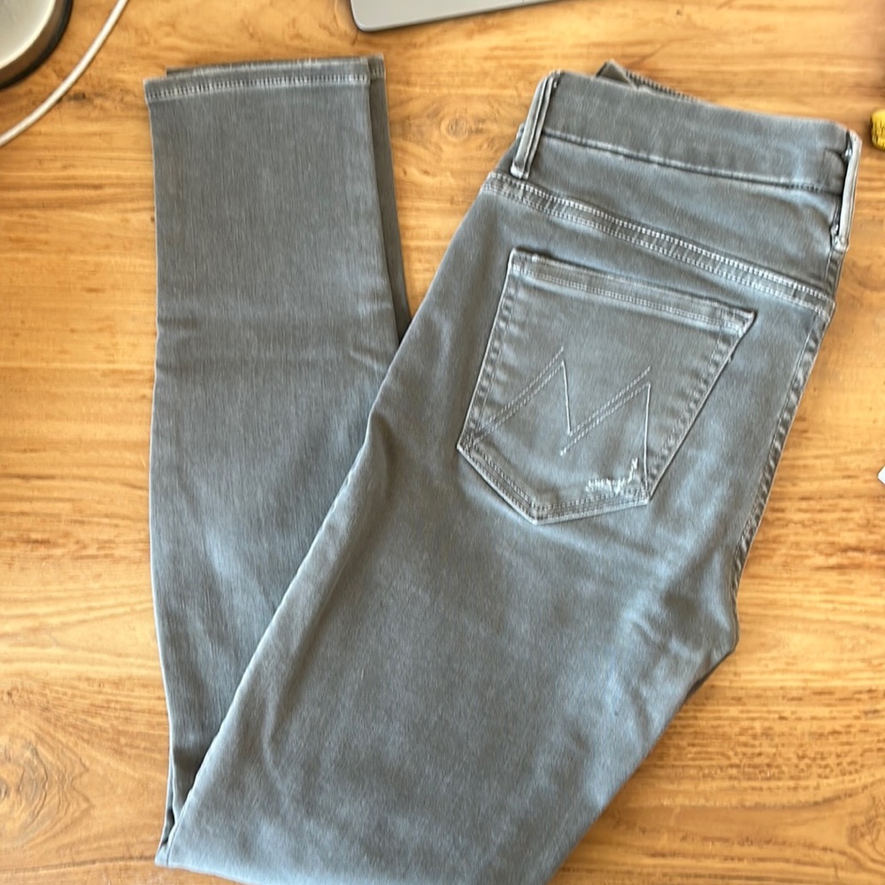 Mother Jeans. High Waisted Looker. Blow Out. Color: French Grey. Size: 26